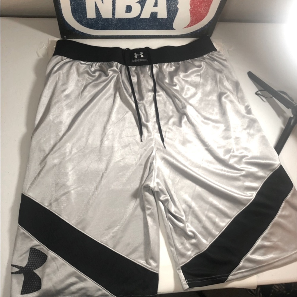 Under Armour Men's UA Mon-Knee Basketball Short